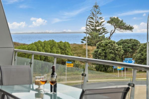 Sunrise, Seaviews and BBQs - Papamoa Beach Holiday Apartment